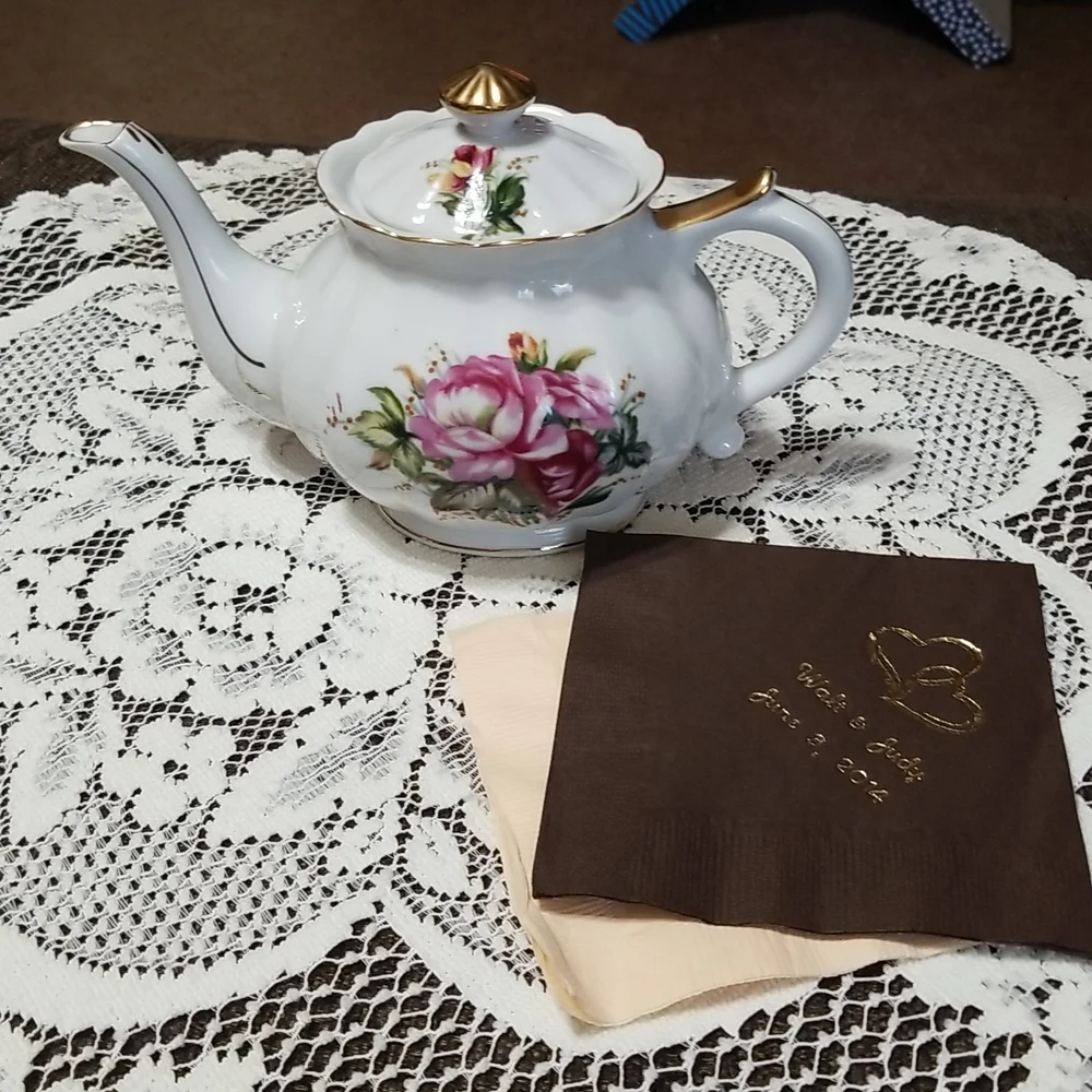 Vintage  Tea pot. - Picture 2 of 9